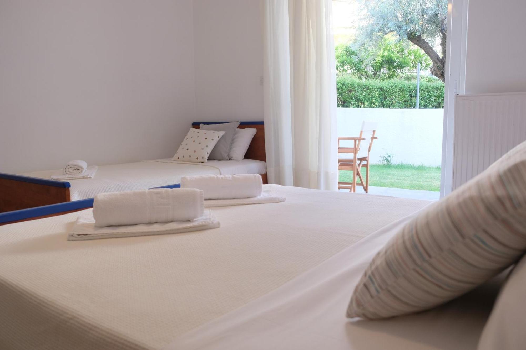 Lappas Rooms Rovies Buitenkant foto