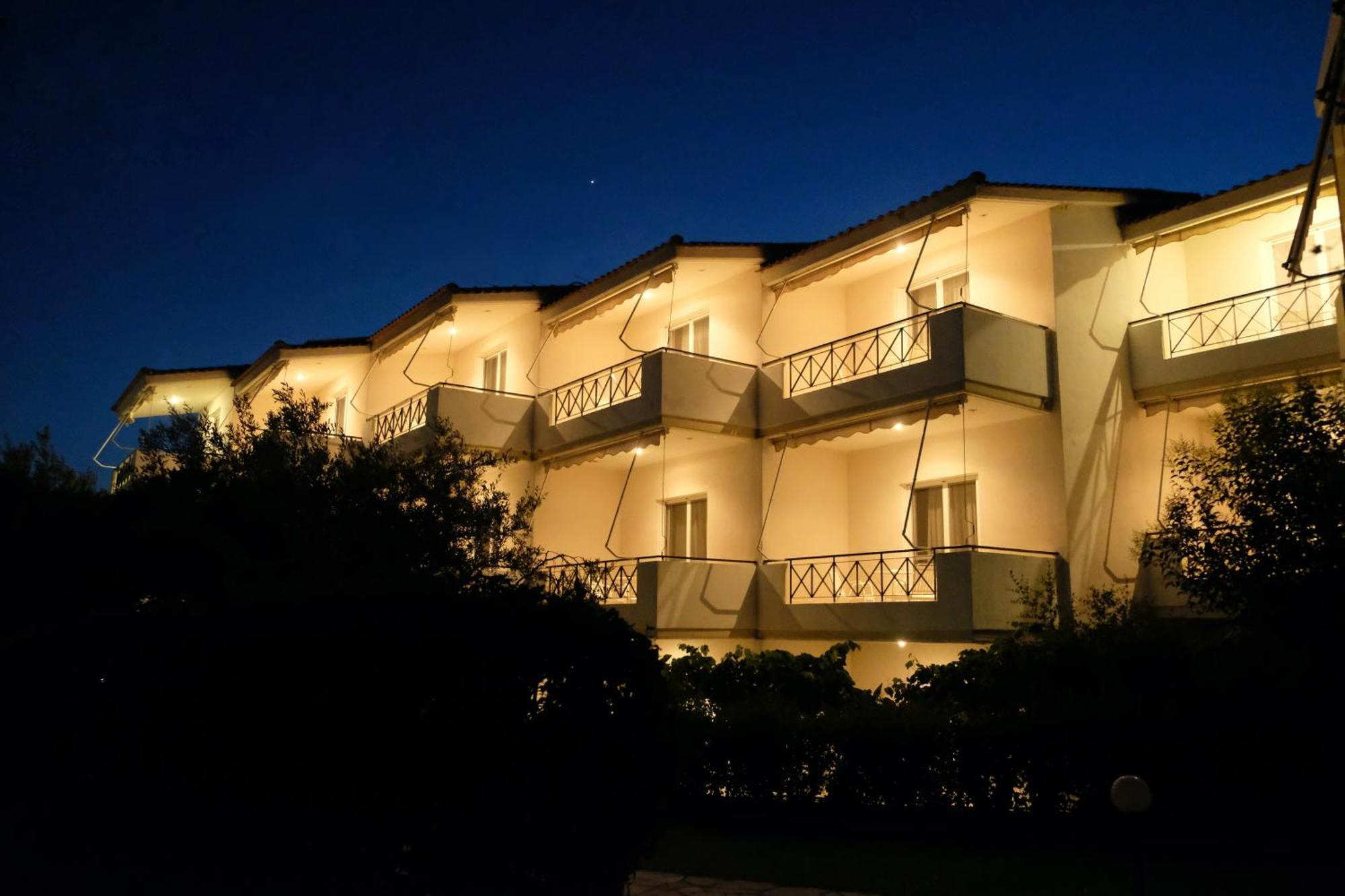 Lappas Rooms Rovies Buitenkant foto